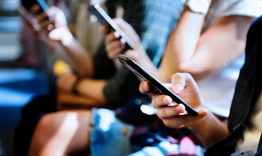 KPN社とコマーチ社が16年にわたる提携関係をさらに拡大